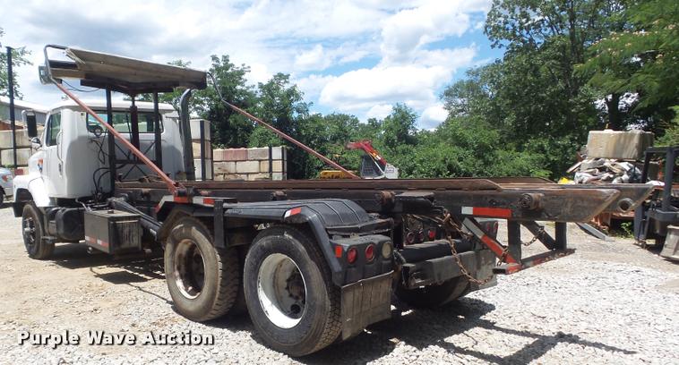 image for item K7580 1990 International 2674 roll off truck