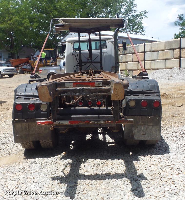 image for item K7580 1990 International 2674 roll off truck