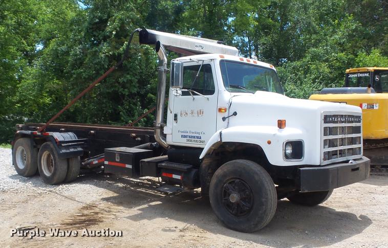 image for item K7580 1990 International 2674 roll off truck