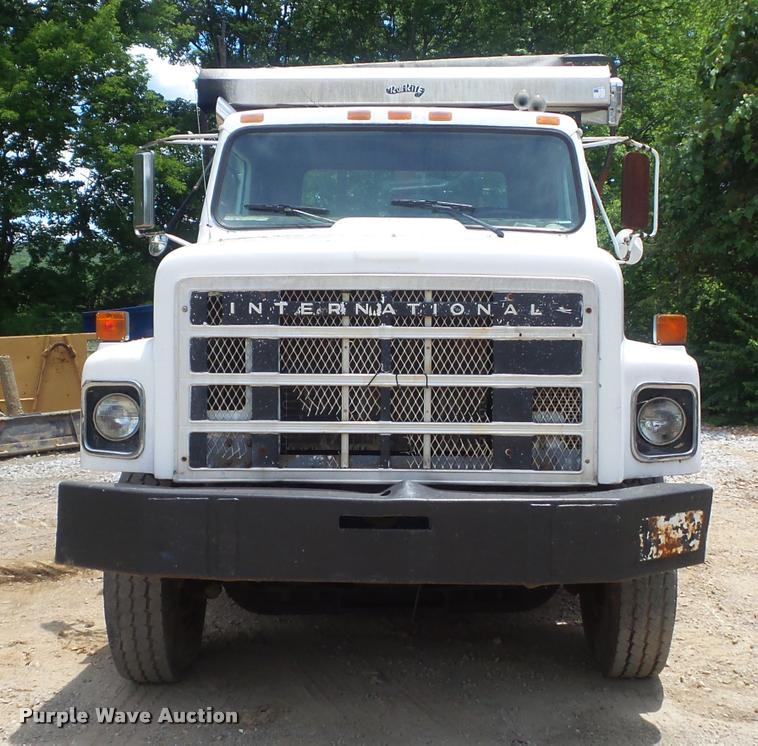 image for item K7580 1990 International 2674 roll off truck