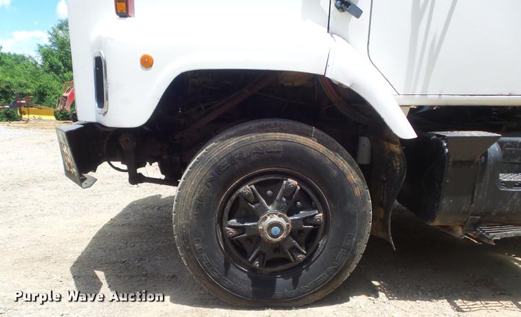 image for item K7580 1990 International 2674 roll off truck