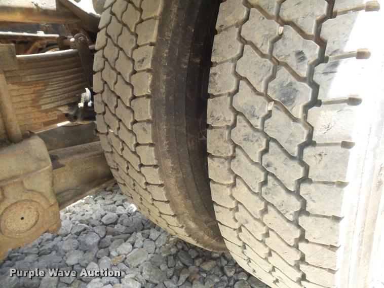 image for item K7580 1990 International 2674 roll off truck