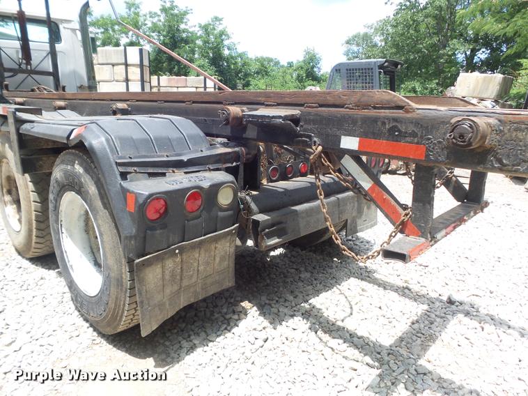 image for item K7580 1990 International 2674 roll off truck