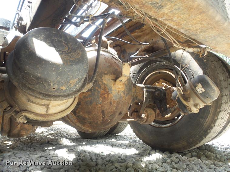 image for item K7580 1990 International 2674 roll off truck