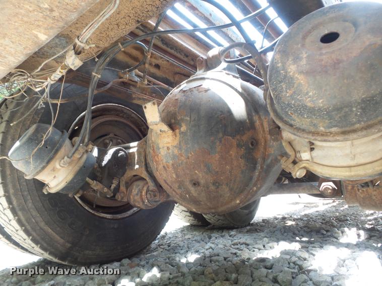 image for item K7580 1990 International 2674 roll off truck