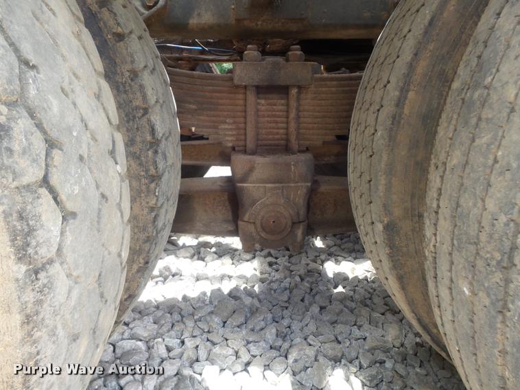 image for item K7580 1990 International 2674 roll off truck