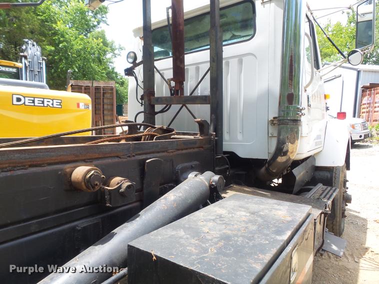 image for item K7580 1990 International 2674 roll off truck