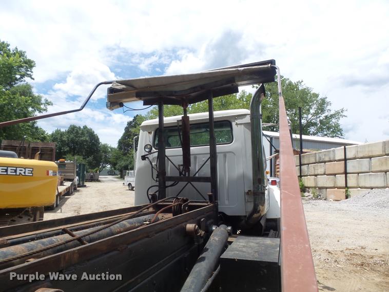 image for item K7580 1990 International 2674 roll off truck