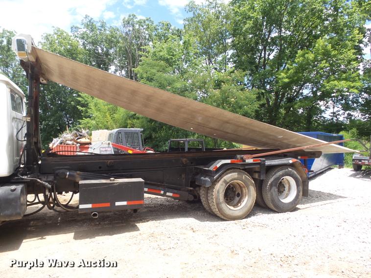 image for item K7580 1990 International 2674 roll off truck