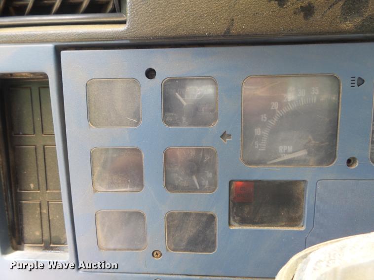 image for item K7580 1990 International 2674 roll off truck