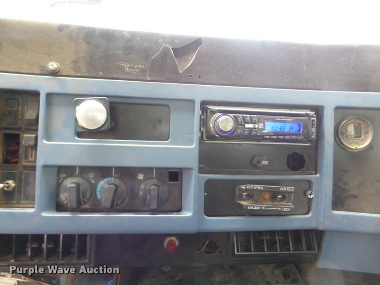 image for item K7580 1990 International 2674 roll off truck