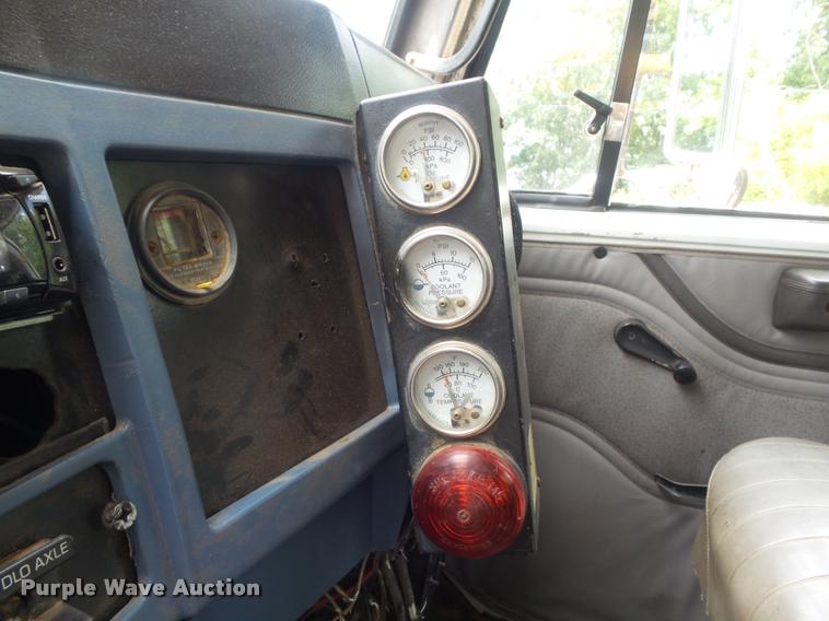 image for item K7580 1990 International 2674 roll off truck