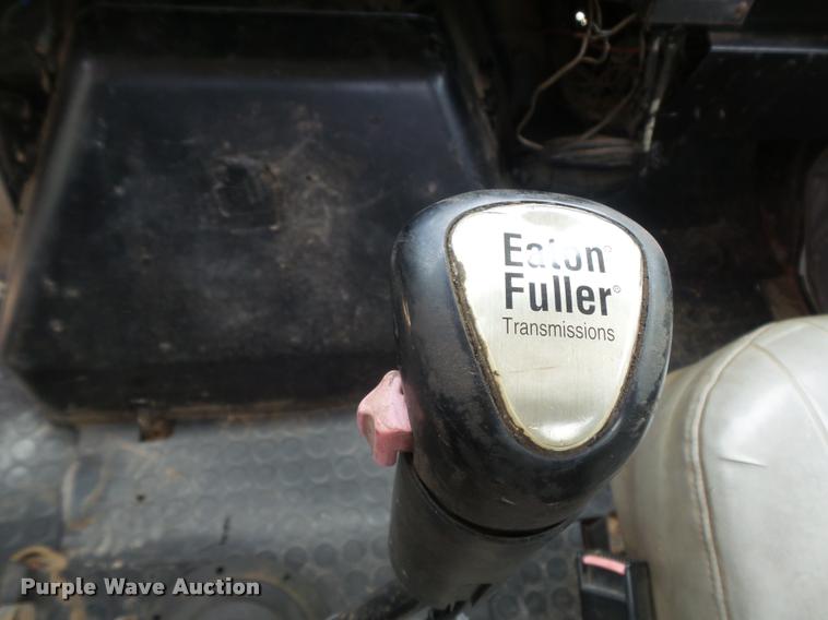 image for item K7580 1990 International 2674 roll off truck