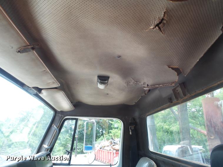 image for item K7580 1990 International 2674 roll off truck