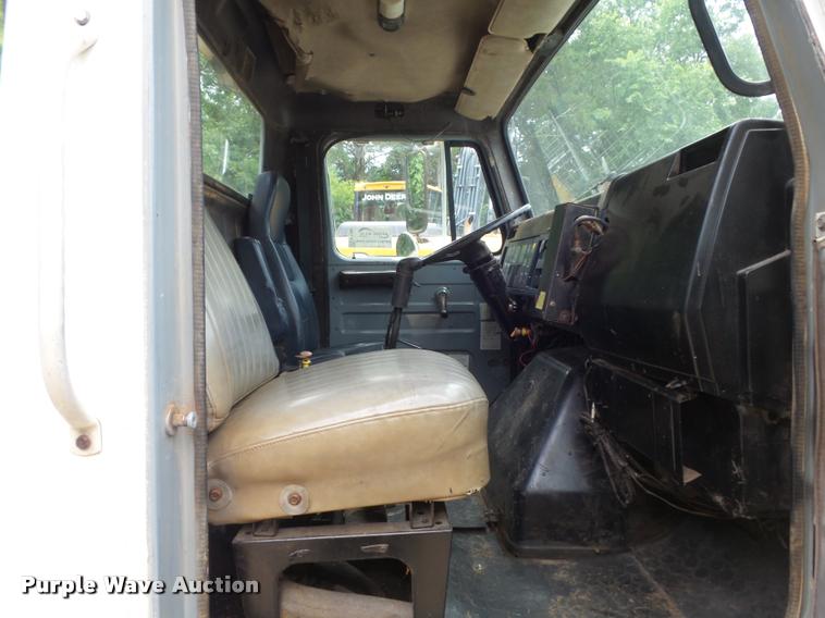 image for item K7580 1990 International 2674 roll off truck