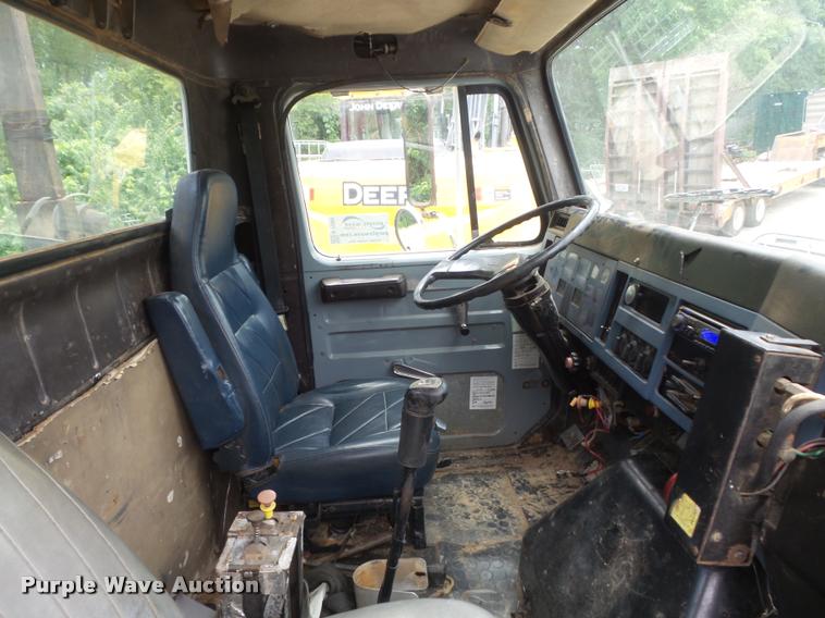 image for item K7580 1990 International 2674 roll off truck