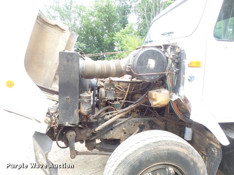 image for item K7580 1990 International 2674 roll off truck