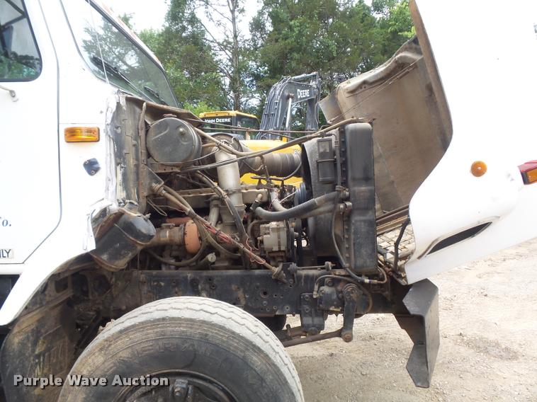 image for item K7580 1990 International 2674 roll off truck