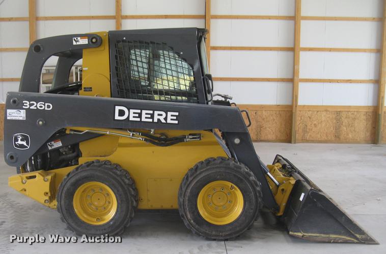 image for item L2324 2010 John Deere 326D skid steer