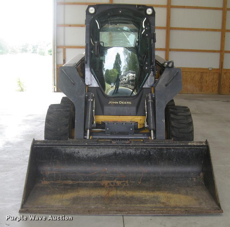 image for item L2324 2010 John Deere 326D skid steer