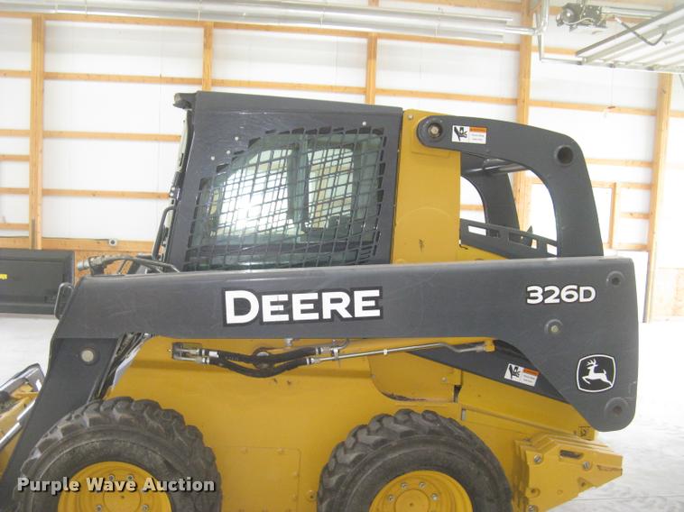 image for item L2324 2010 John Deere 326D skid steer