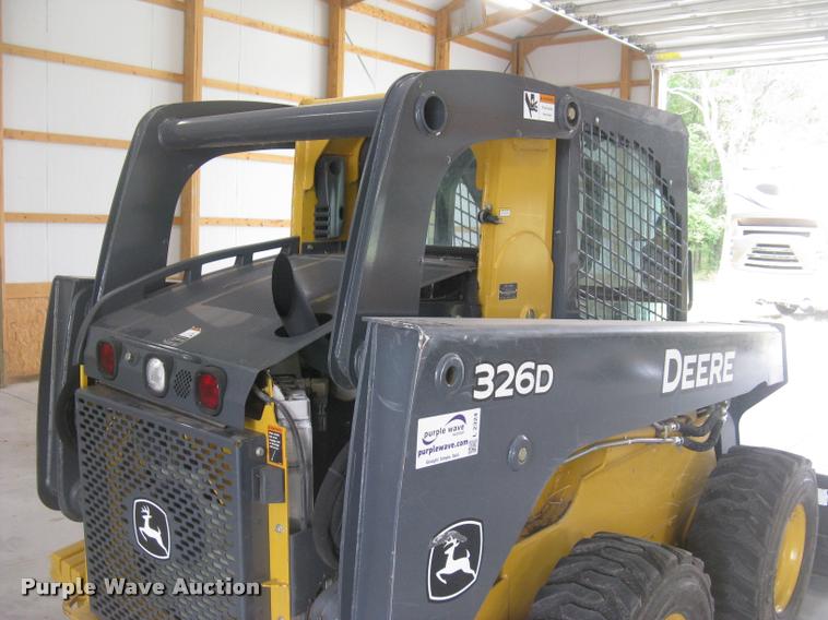 image for item L2324 2010 John Deere 326D skid steer