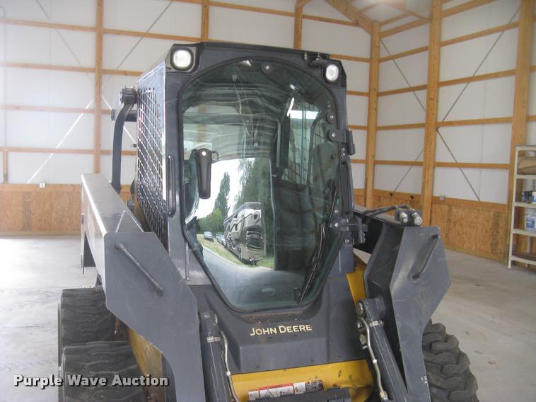 image for item L2324 2010 John Deere 326D skid steer