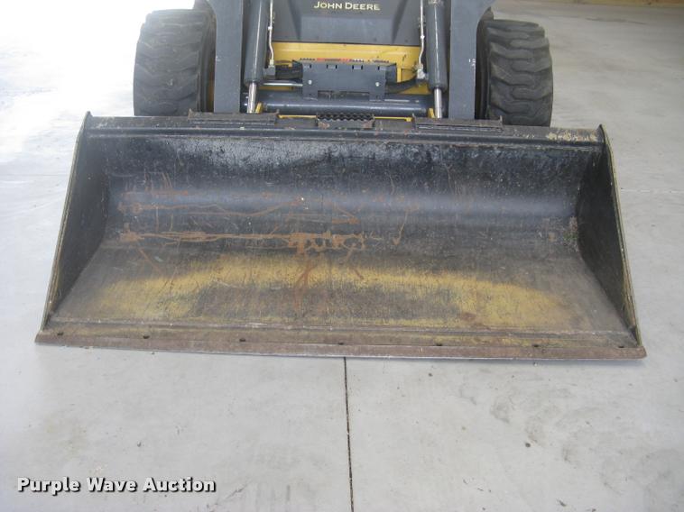image for item L2324 2010 John Deere 326D skid steer