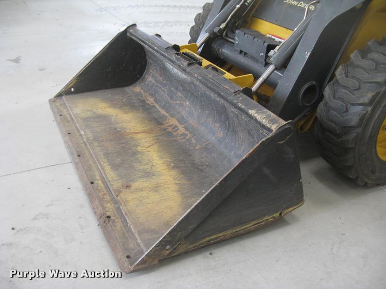 image for item L2324 2010 John Deere 326D skid steer