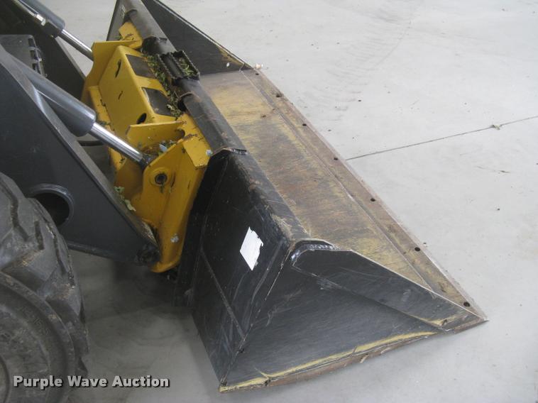image for item L2324 2010 John Deere 326D skid steer