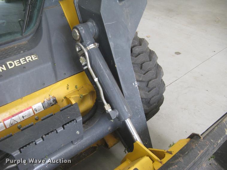 image for item L2324 2010 John Deere 326D skid steer