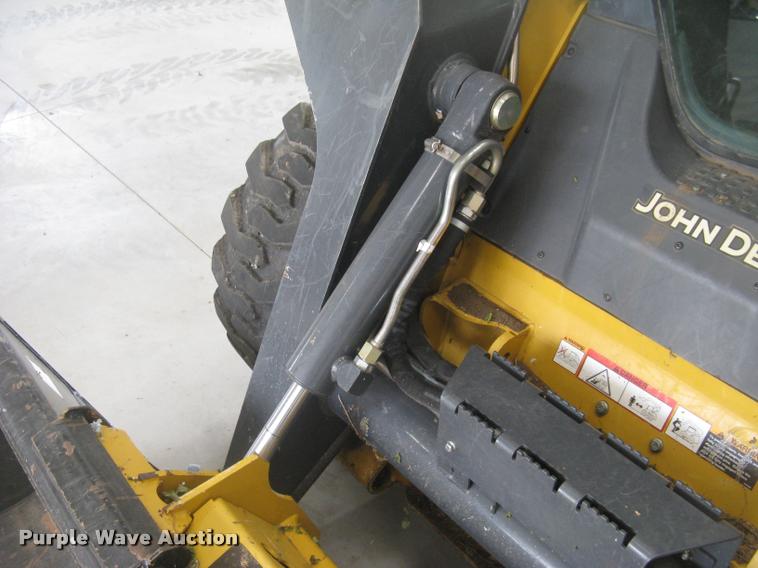 image for item L2324 2010 John Deere 326D skid steer