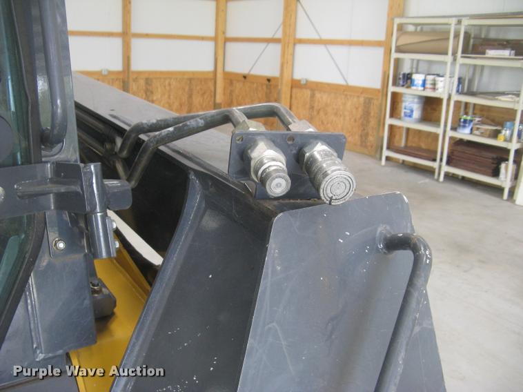image for item L2324 2010 John Deere 326D skid steer