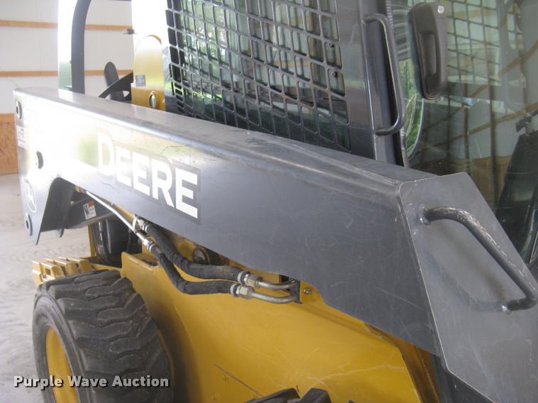 image for item L2324 2010 John Deere 326D skid steer