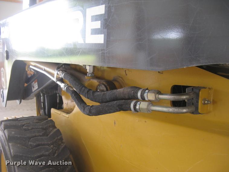 image for item L2324 2010 John Deere 326D skid steer