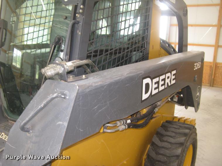 image for item L2324 2010 John Deere 326D skid steer