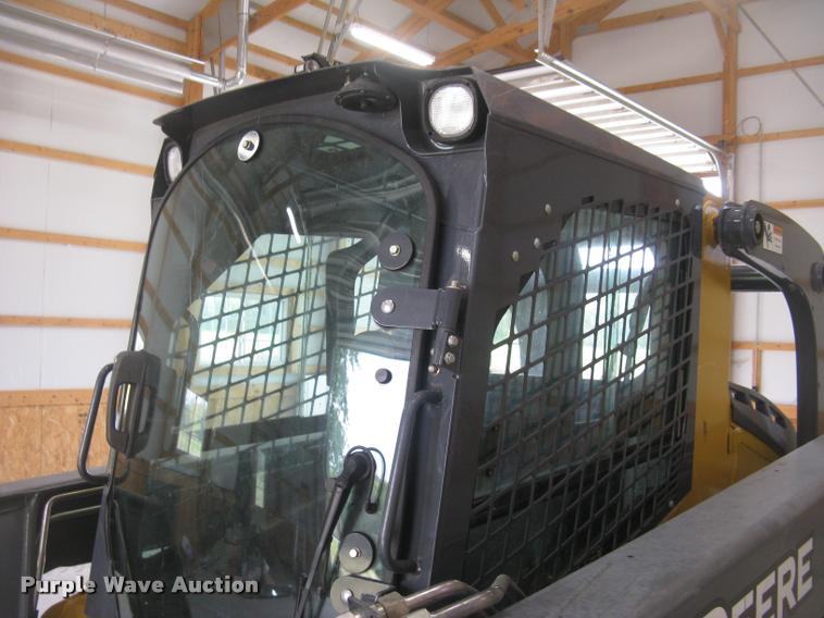 image for item L2324 2010 John Deere 326D skid steer