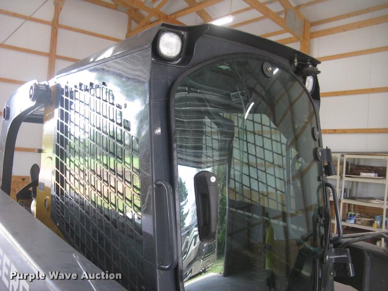 image for item L2324 2010 John Deere 326D skid steer