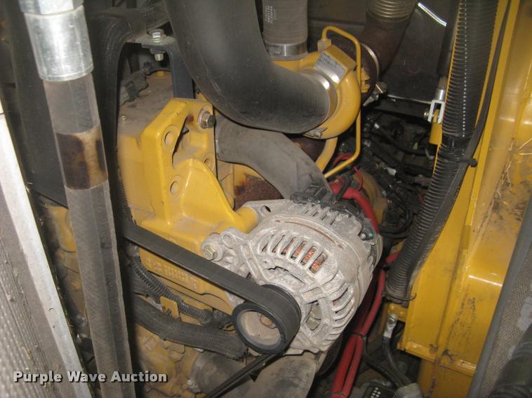 image for item L2324 2010 John Deere 326D skid steer