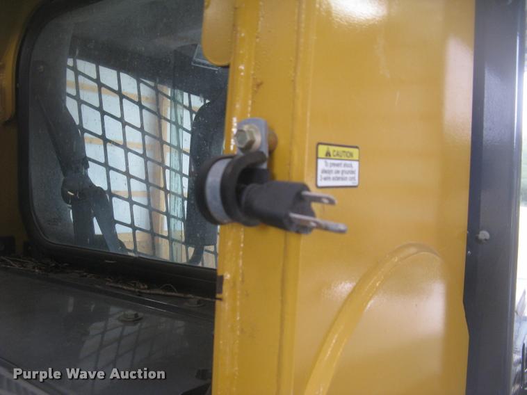 image for item L2324 2010 John Deere 326D skid steer