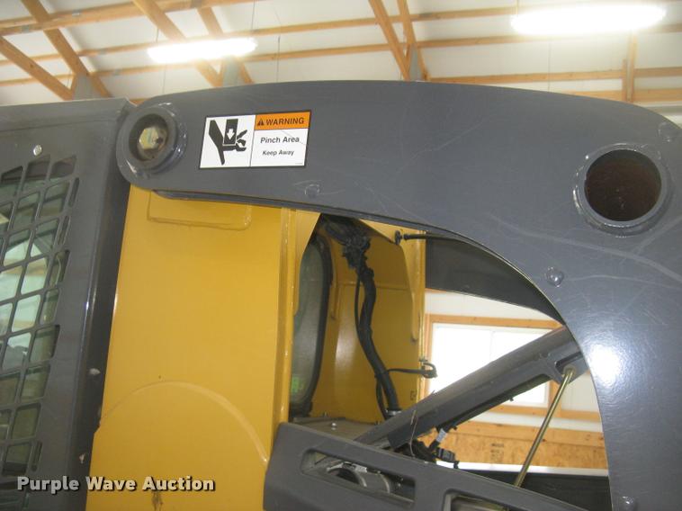 image for item L2324 2010 John Deere 326D skid steer
