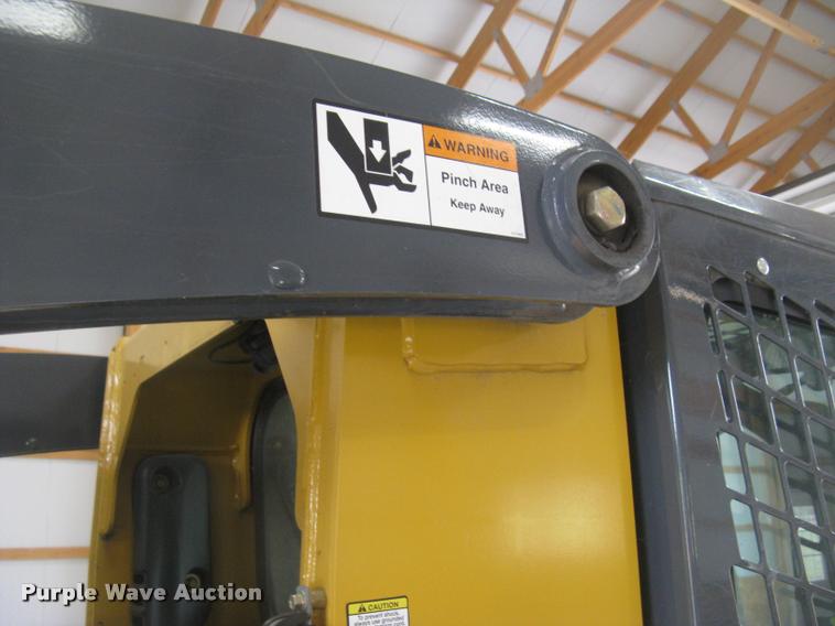 image for item L2324 2010 John Deere 326D skid steer