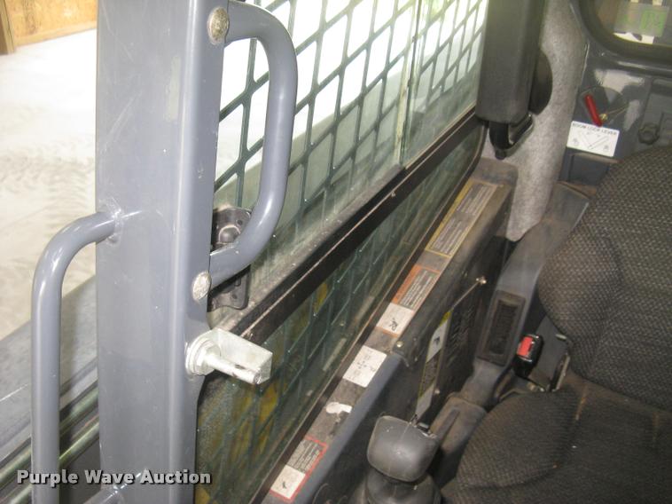 image for item L2324 2010 John Deere 326D skid steer