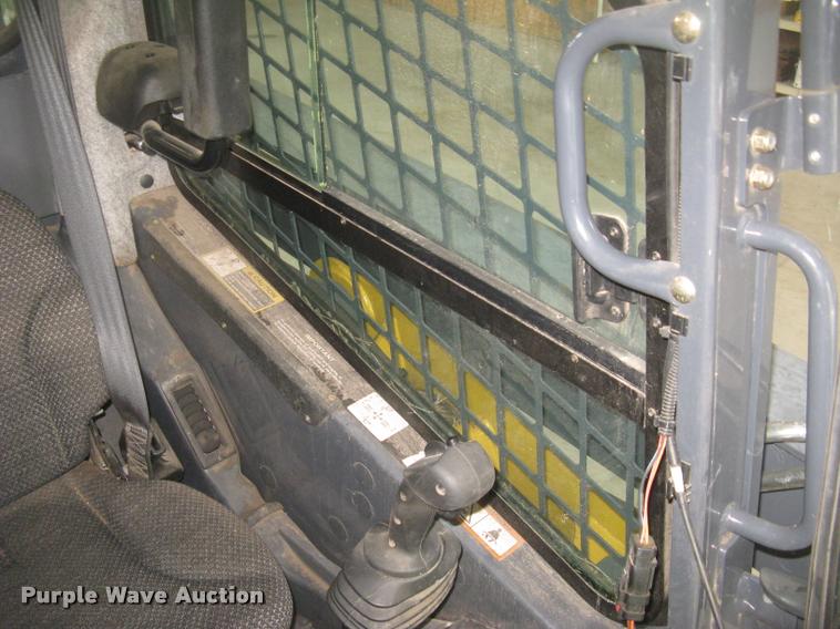 image for item L2324 2010 John Deere 326D skid steer