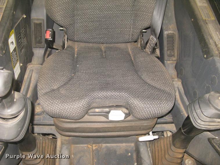 image for item L2324 2010 John Deere 326D skid steer