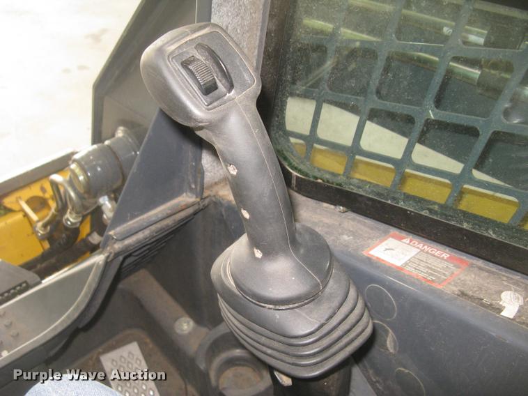 image for item L2324 2010 John Deere 326D skid steer