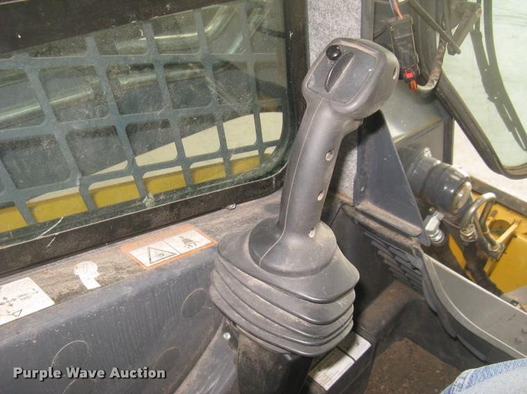 image for item L2324 2010 John Deere 326D skid steer