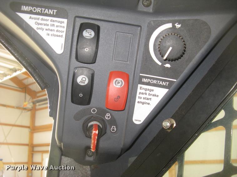 image for item L2324 2010 John Deere 326D skid steer