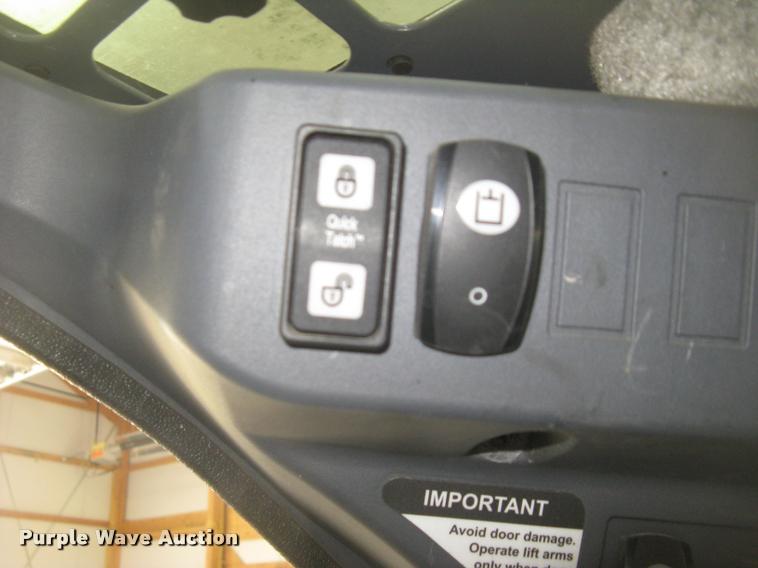 image for item L2324 2010 John Deere 326D skid steer