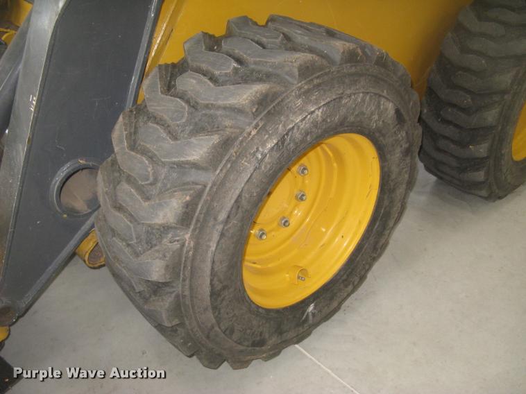 image for item L2324 2010 John Deere 326D skid steer